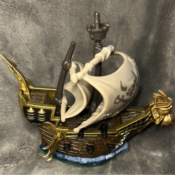 Universal Studios SKYLANDERS Pirate Ship Figure (RARE) - Picture 1 of 3